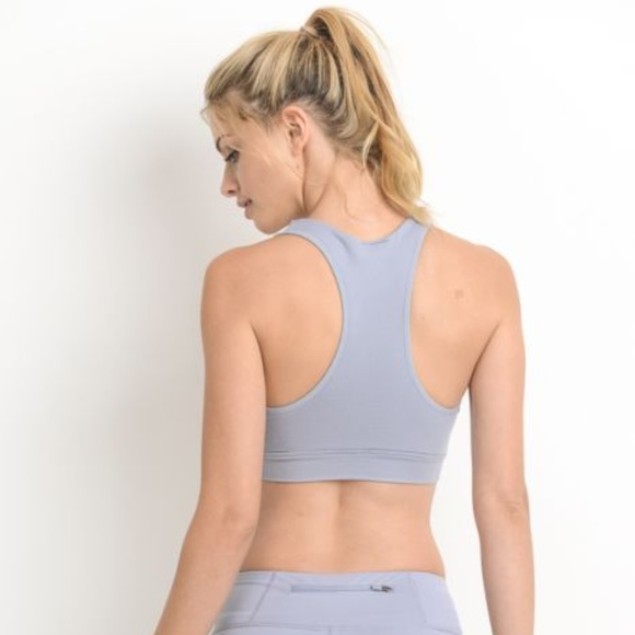 stylish seamless twist front top IN BLACK (AT1957) - Picture 2 of 4